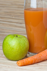 Carrots, apple and juice