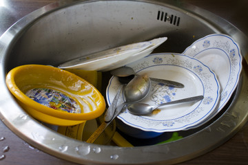 Unwashed dishes