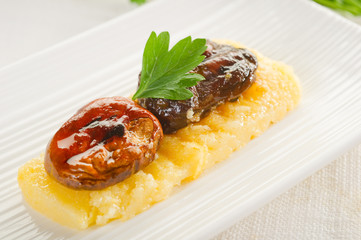 polenta and mushroom grilled-polenta e funghi grigliati