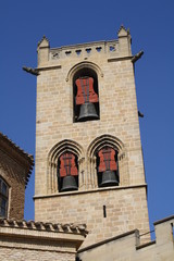 Fototapeta na wymiar Original campanario de una iglesia de Olite, Navarra.