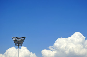 照明灯と入道雲