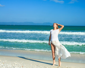 Fototapeta na wymiar Woman on the beach