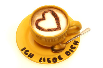 Milchkaffee mit Herz