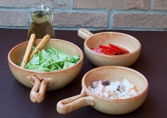gamberetti, insalata e pomodori