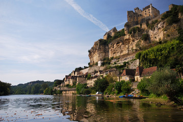 Fototapeta na wymiar Wioska Beynac nad brzegiem Dordogne