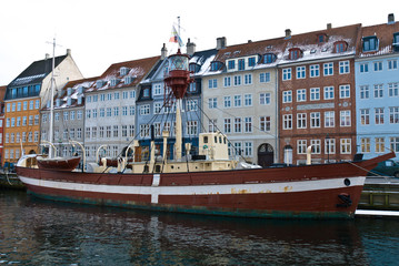 Naklejka premium Nyhavn: waterfront district in Copenhagen, Denmark.