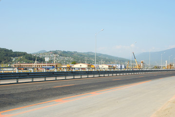 Современное шоссе в Сочи