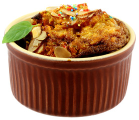 cake aux amandes, fond blanc