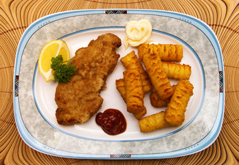Wiener Schnitzel mit Kroketen