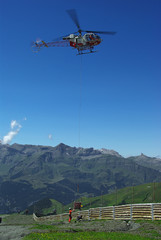 Hubschrauber in Alpen