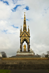 Fototapeta na wymiar Albert Memorial in Kensington gardens