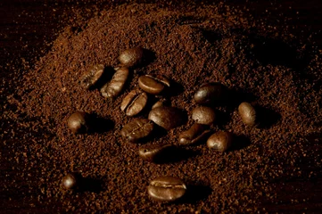  grains de café et café moulu © PiX'art photographie