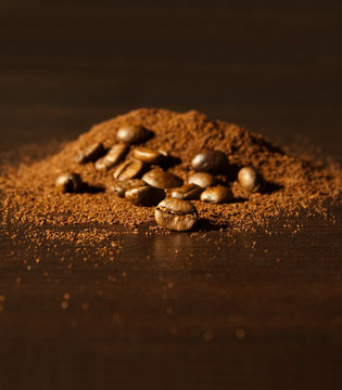 grains de caf&eacute; et caf&eacute; moulu 2