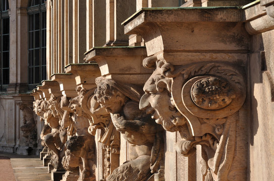 dresda, capitelli antropomorfi dello zwinger