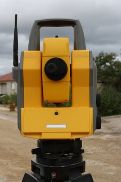 Appareil topographique avant