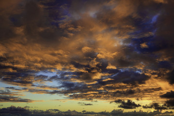 Fototapeta na wymiar sunrise clouds above the pacific in hawaii