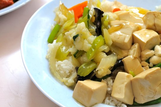 Vegetarian rice and bean curd cuisine