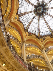 Palacio modernista en Paris