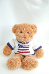 セーターを着たぬいぐるみのクマ