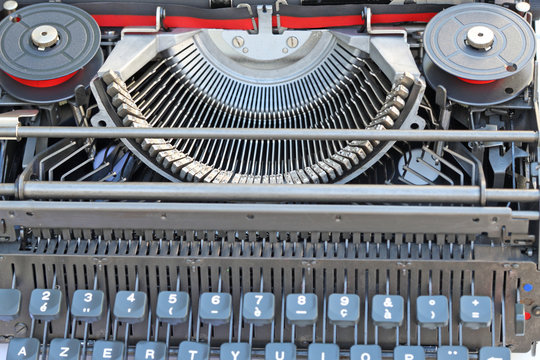 ancienne machine &agrave; &eacute;crire manuelle portative de bureau