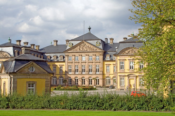 Fototapeta na wymiar Residenzschloss Arolsen mit Wachhaus (Hessen)
