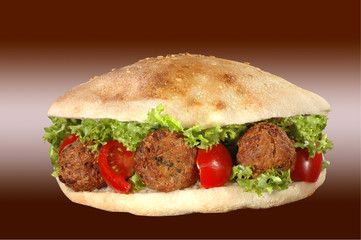 Frikadelle mit Salat