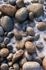galet mer eau océan mousse écume pierre granit méditation zen