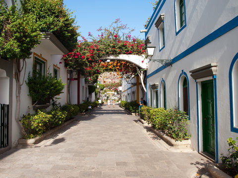 Calle de Mog&aacute;n