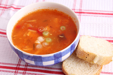 Sauer-Scharf-Suppe