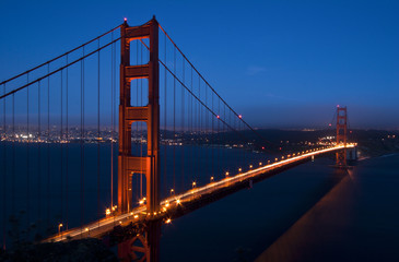 Fototapeta na wymiar Golden Gate Brücke bei Nacht