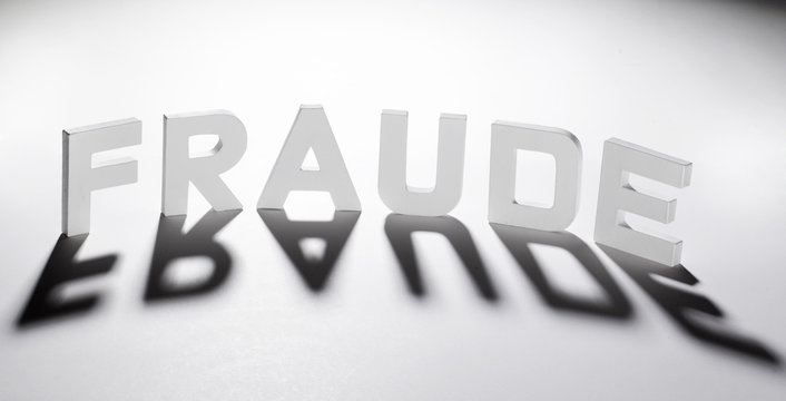concept mot fraude ombre et lumi&egrave;re
