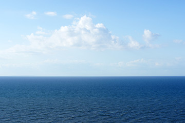 Fototapeta premium Meer und Himmel - Ocean and blue Sky