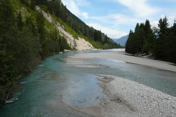 Flussbett am Abhang