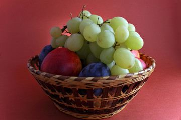 Cestino con frutti vari