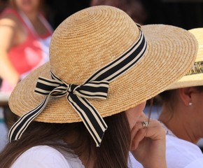 chapeau au ruban
