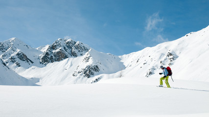 Fototapeta na wymiar Racket trekking in snow