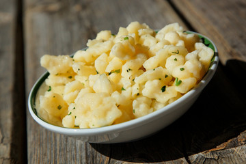 SPÄTZLE MIT SCHNITTLAUCH