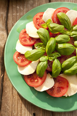 Tomate-Mozzarella-Basilikum / Insalata Caprese