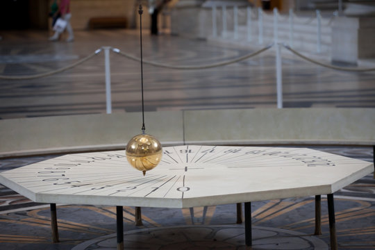 Spinning Foucault's Pendulum in the Panthéon of Paris.