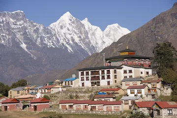 Crédence en verre imprimé Népal Monastère bouddhiste dans les montagnes de l& 39 Himalaya au Népal.