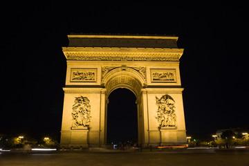 Fototapeta na wymiar Łuku Triumfalnego w nocy, Paryż