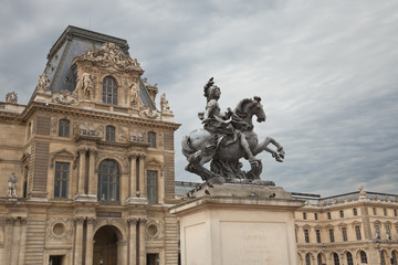 Fototapeta na wymiar Statue of Louis XXIV in the court of Louvre museum, Paris