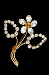 vintage daisy brooch