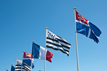 Drapeaux malouin, breton et français
