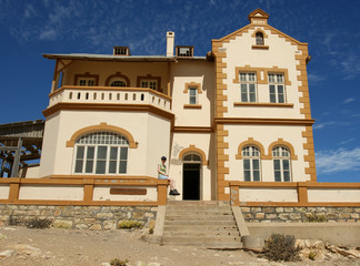 Fototapeta na wymiar demeure duch Kolmanskop 2