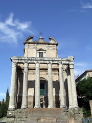 Fototapeta na wymiar Świątynia Antonina i Faustyny