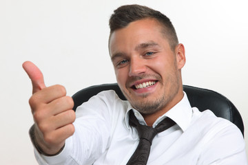 business mannmit daumen hoch