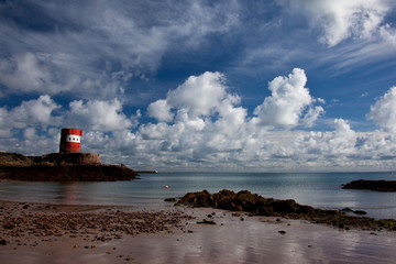 Obraz premium St Catherines Bay and Archirondel Tower
