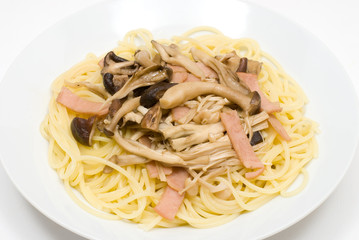 きのことハムのスパゲティ