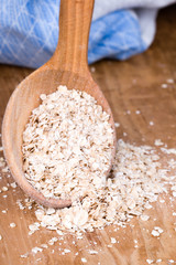 oat flakes in wooden spoon